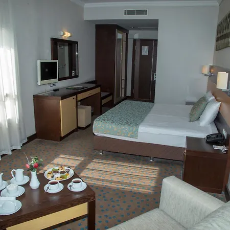 Hotel Mom 3*