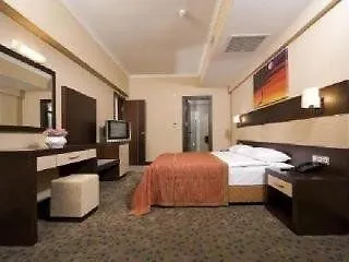 Otel Mom