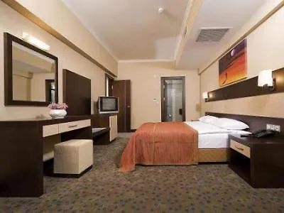 Mom Hotell 3*