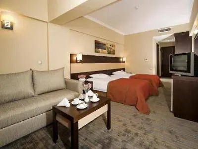 Otel Mom İzmir