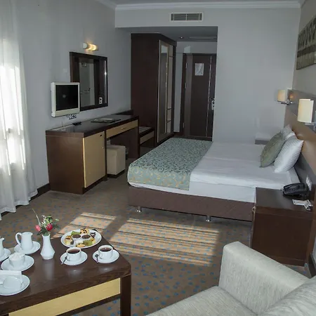 Hotel Mom 4*