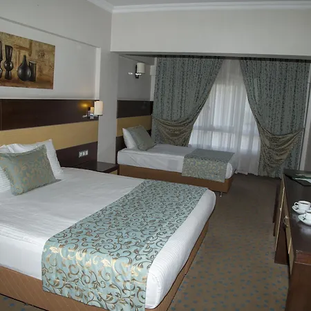 Mom Hotel 4*