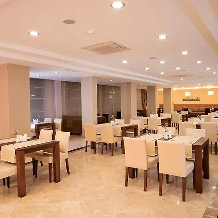 Hotel Mom 4*