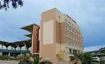 Mom Hotel