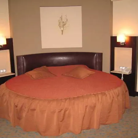 Mom Hotel