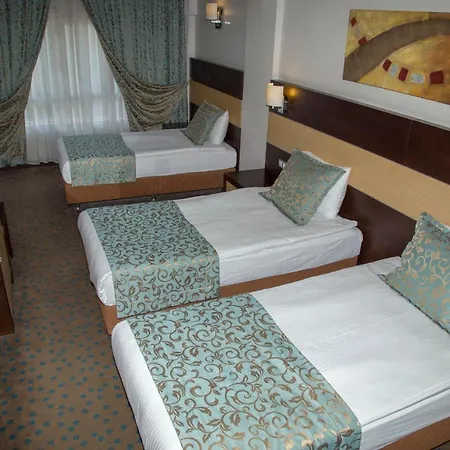 Hotel Mom 4*