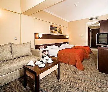 Mom Hotel 4*